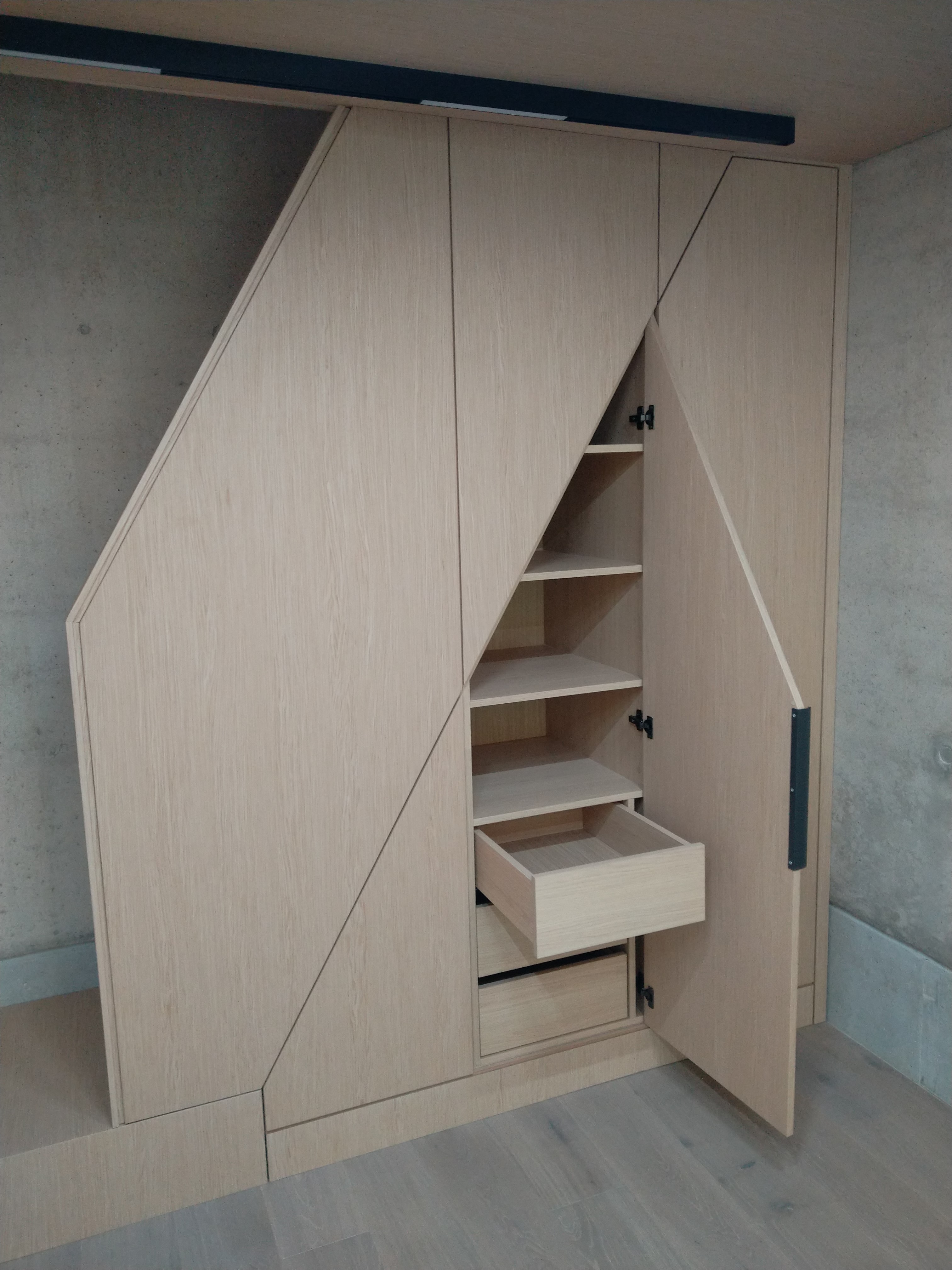 “Ātrā patēriņa” mēbeles VS mēbeles pēc individuāla pasūtījuma. Ko izvēlēties savām mājām? - Darbu piemēri Nr.4