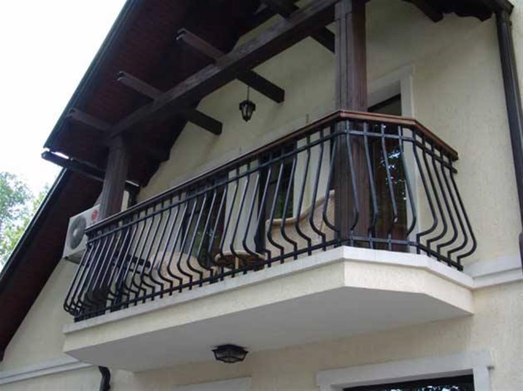 Перила на балкон из металла в частном доме фото